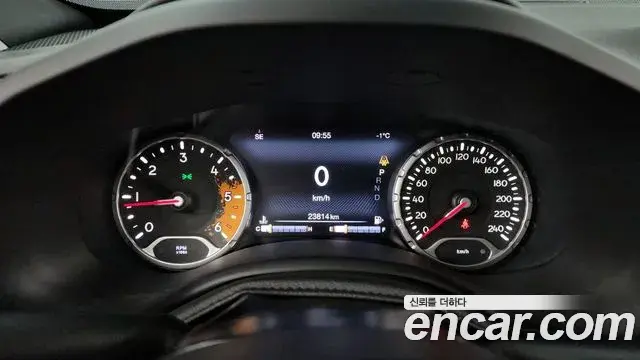 Jeep Renegade 2018 — Фото 8/20