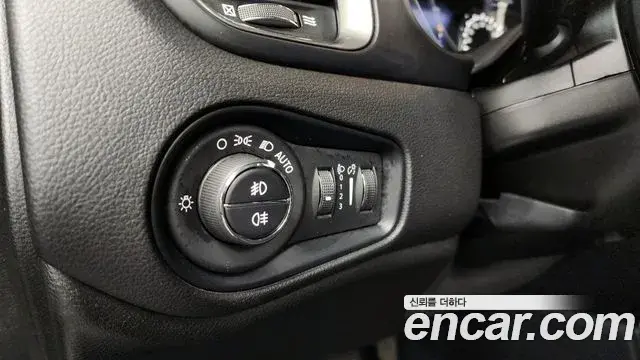Jeep Renegade 2018 — Фото 16/20