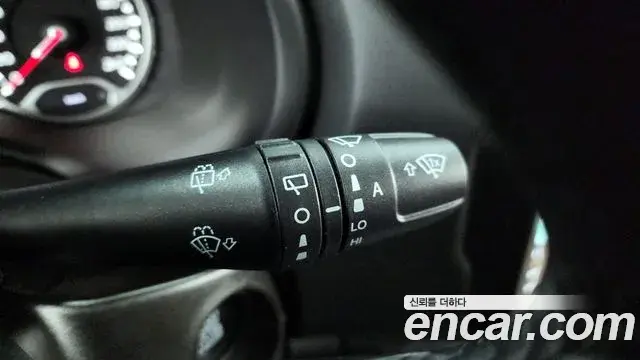 Jeep Renegade 2018 — Фото 19/20