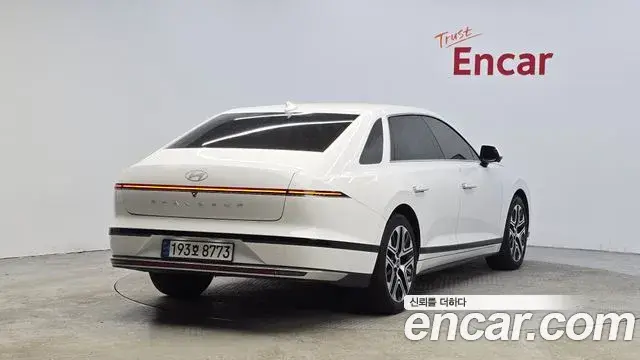 Hyundai Grandeur Hybrid 2023 — ფოტო 12/20