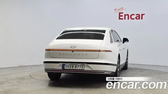 Hyundai Grandeur Hybrid 2023 — ფოტო 5/20