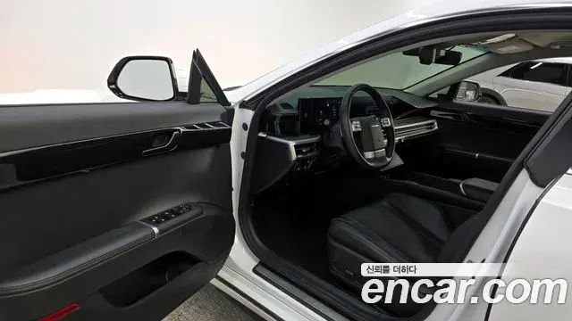 Hyundai Grandeur Hybrid 2023 — ფოტო 19/20