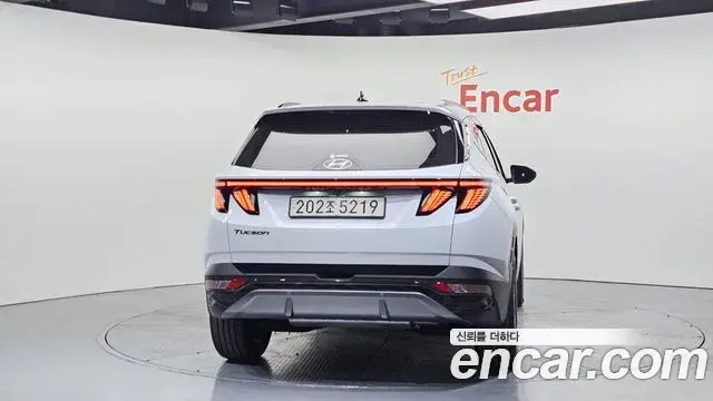 Hyundai Tucson Hybrid 2023 — ფოტო 8/20