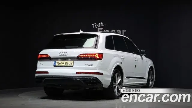 Audi Q7 2023 — Фото 2/20