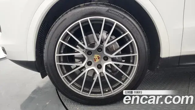 Porsche Cayenne 2021 — Şəkil 19/20