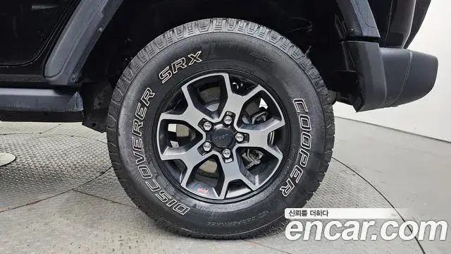 Jeep Wrangler 2018 — ფოტო 2/20