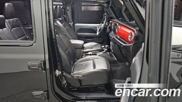 Jeep Wrangler 2018 — ფოტო 14/20