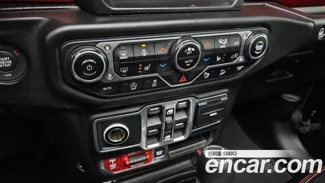 Jeep Wrangler 2018 — ფოტო 13/20