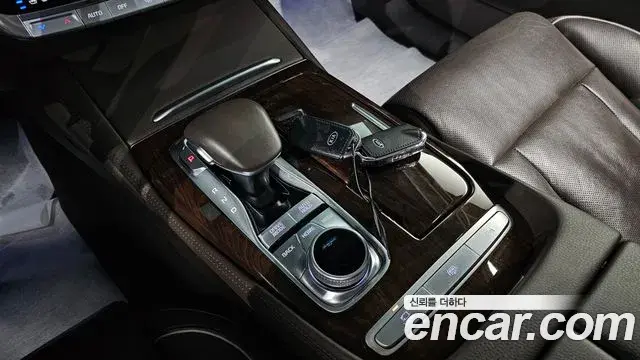 Kia The K9 2018 — Photo 12/20