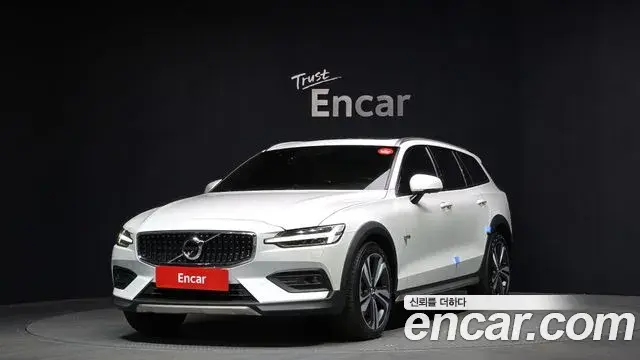 Volvo V60 Cross Country 2021 — Photo 1/20