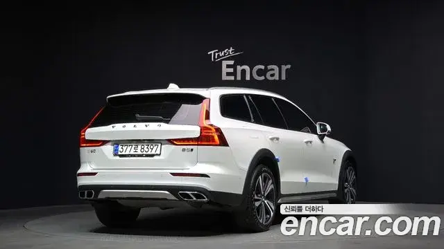 Volvo V60 Cross Country 2021 — Photo 11/20