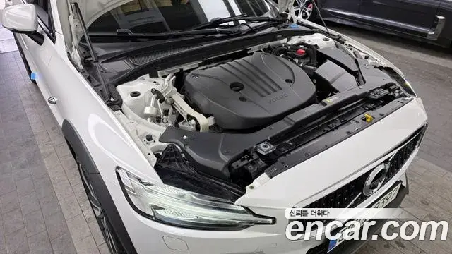 Volvo V60 Cross Country 2021 — Photo 6/20