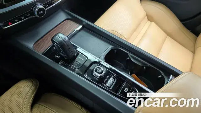 Volvo V60 Cross Country 2021 — Photo 12/20