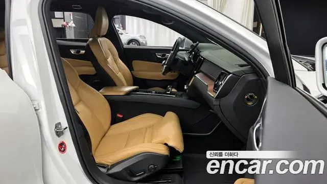 Volvo V60 Cross Country 2021 — Photo 15/20
