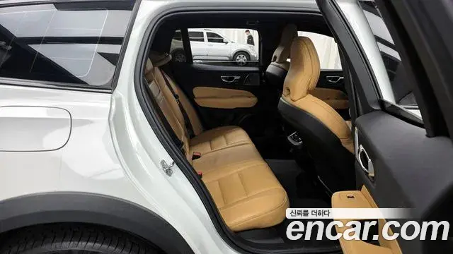 Volvo V60 Cross Country 2021 — Photo 8/20