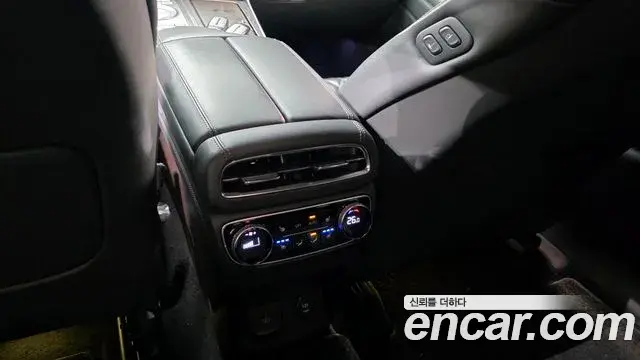 Genesis GV80 2021 — ფოტო 19/20