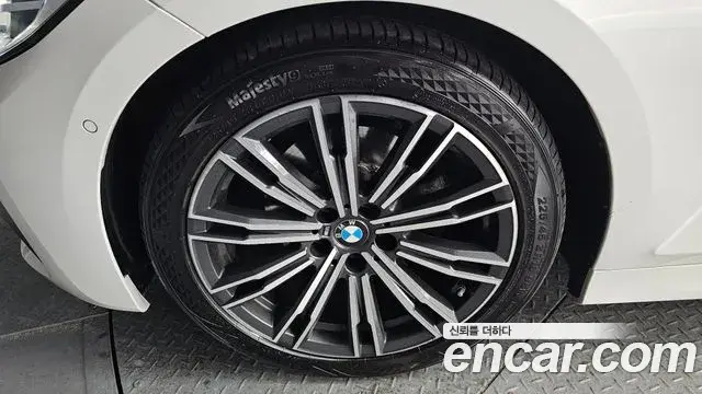 BMW 3 Series 2019 — Şəkil 8/20