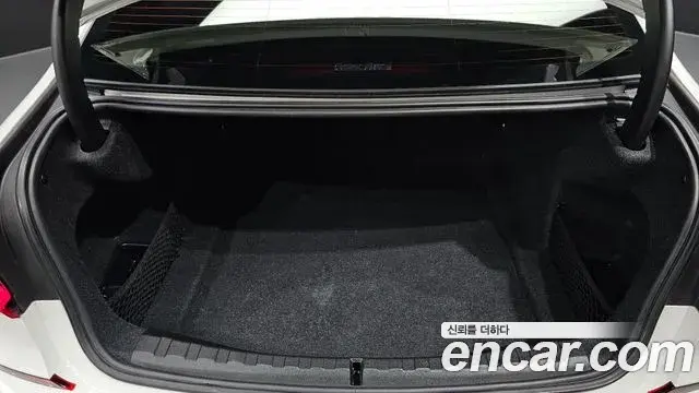 BMW 3 Series 2019 — Şəkil 13/20