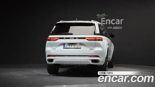 Jeep Grand Cherokee 2023 — Photo 18/20