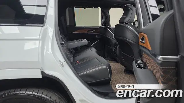Jeep Grand Cherokee 2023 — Photo 8/20