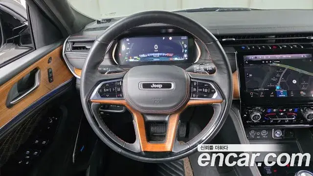 Jeep Grand Cherokee 2023 — Photo 10/20