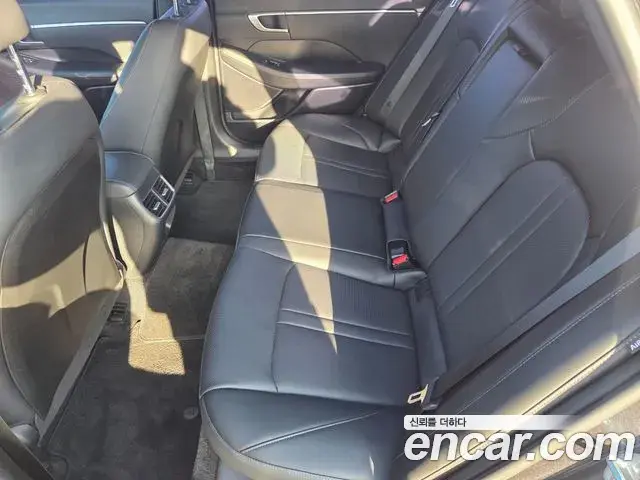 Hyundai Sonata Hybrid 2021 — ფოტო 18/20