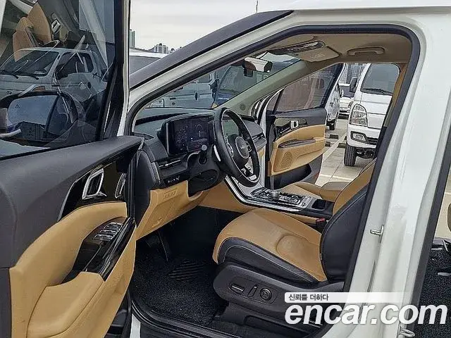 Kia Carnival 2023 — Фото 16/20