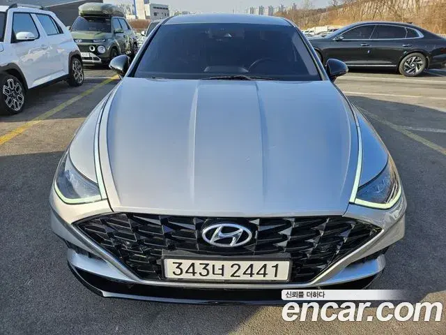 Hyundai Sonata Hybrid 2021 — Photo 15/18