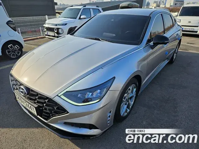Hyundai Sonata Hybrid 2021 — Photo 16/18