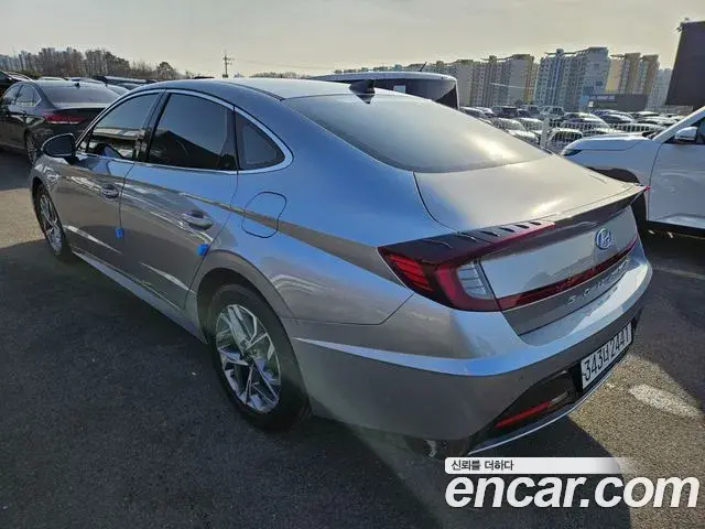 Hyundai Sonata Hybrid 2021 — Photo 8/18