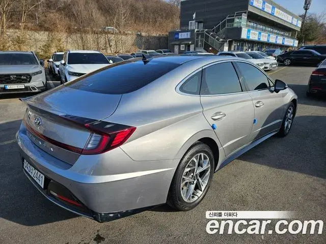 Hyundai Sonata Hybrid 2021 — Photo 1/18