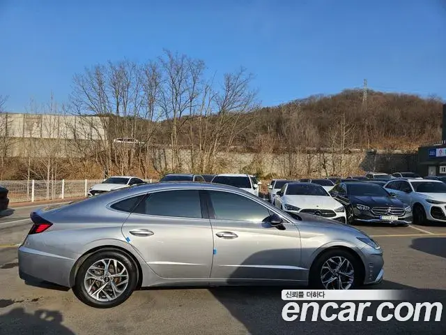 Hyundai Sonata Hybrid 2021 — Photo 18/18