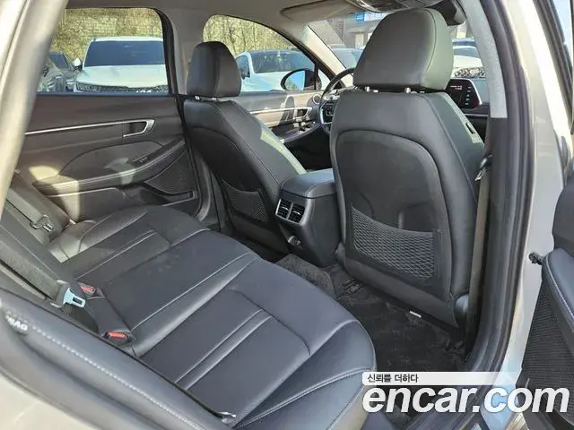 Hyundai Sonata Hybrid 2021 — Photo 11/18