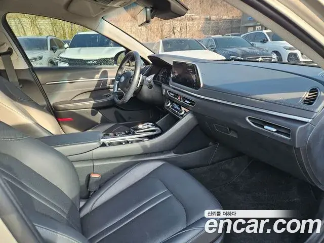 Hyundai Sonata Hybrid 2021 — Photo 12/18