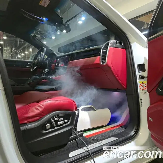 Porsche Cayenne 2021 — Photo 11/20