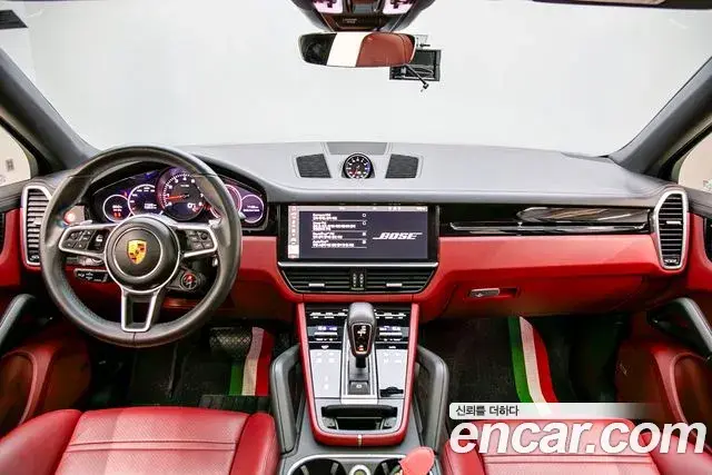 Porsche Cayenne 2021 — Photo 14/20
