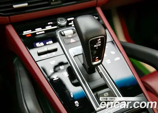 Porsche Cayenne 2021 — Photo 19/20