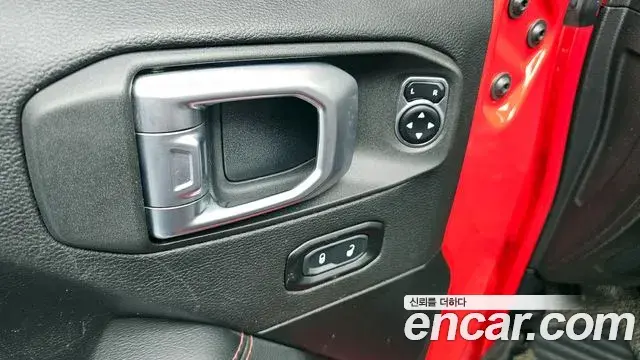Jeep Wrangler 2020 — Photo 18/20