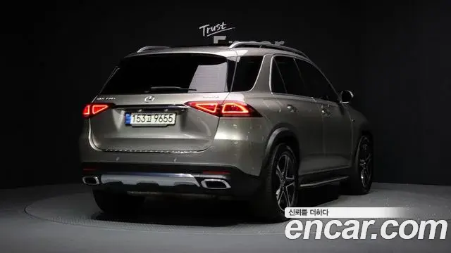 Mercedes-Benz GLE-Class 2021 — Photo 8/20