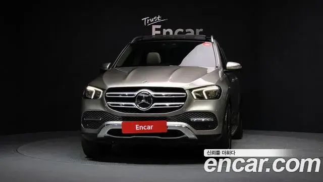 Mercedes-Benz GLE-Class 2021 — Photo 1/20