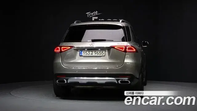 Mercedes-Benz GLE-Class 2021 — Photo 12/20