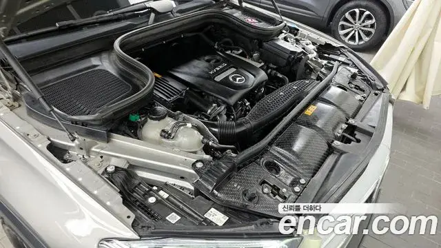 Mercedes-Benz GLE-Class 2021 — Photo 2/20