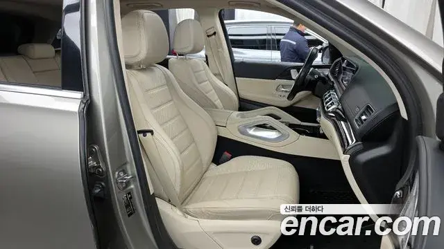 Mercedes-Benz GLE-Class 2021 — Photo 13/20