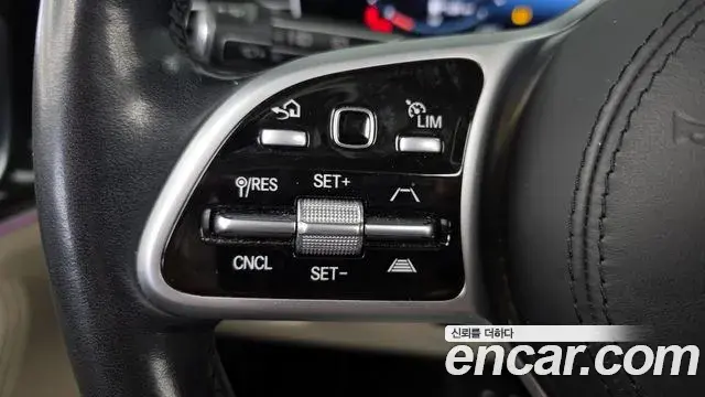 Mercedes-Benz GLE-Class 2021 — Photo 11/20
