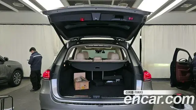 Mercedes-Benz GLE-Class 2021 — Photo 3/20