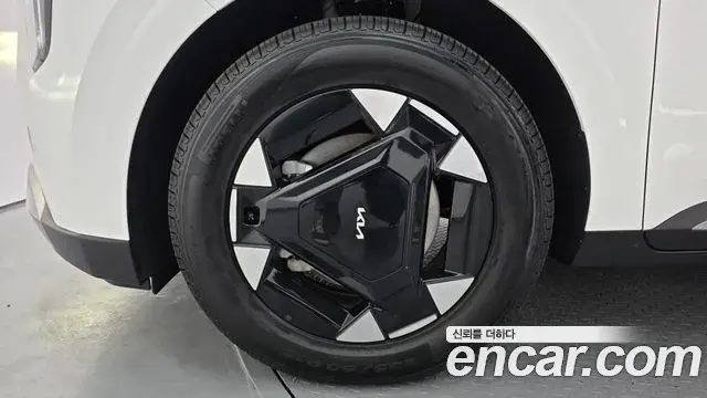 Kia Carnival 2024 — ფოტო 14/20