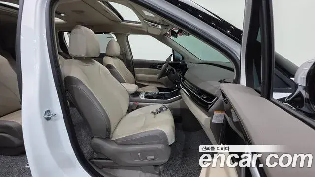 Kia Carnival 2024 — ფოტო 5/20