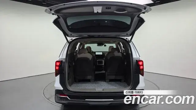 Kia Carnival 2024 — ფოტო 15/20