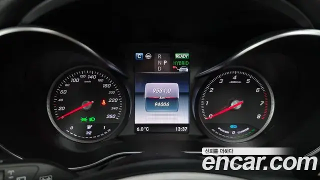 Mercedes-Benz GLC-Class 2019 — Photo 8/20