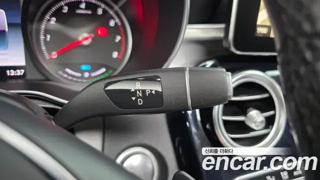 Mercedes-Benz GLC-Class 2019 — Photo 9/20